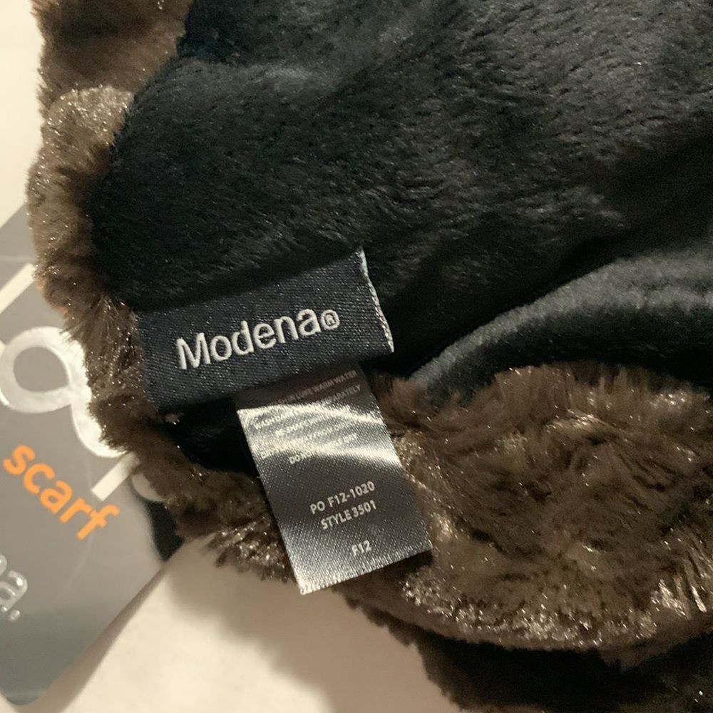 Modena Loop Scarf - Picture 11 of 11